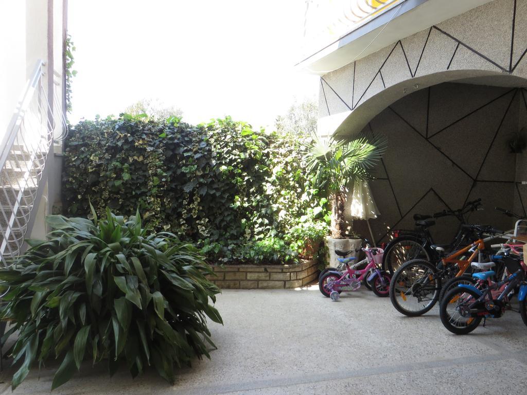 Apartments Tonka Pakoštane Buitenkant foto