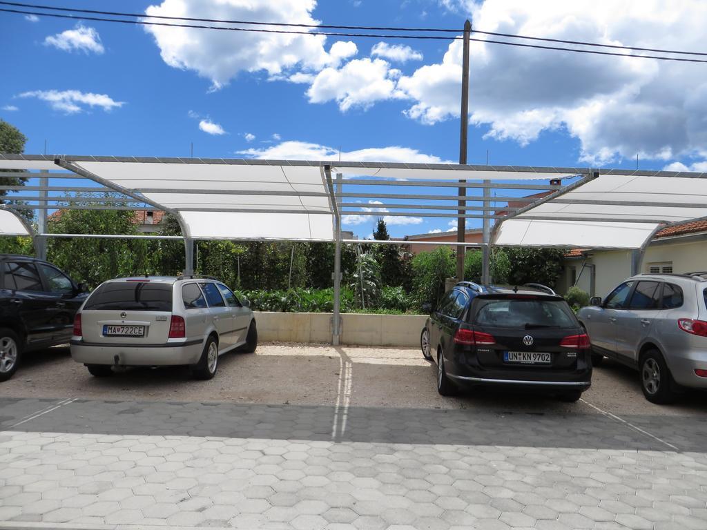 Apartments Tonka Pakoštane Buitenkant foto